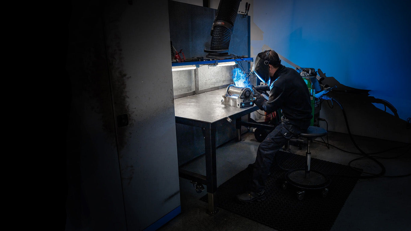 Ergonomisk svejsebord og arbejdsbord til værksted der skaber bedre arbejdsvilkår og arbejdsmiljø